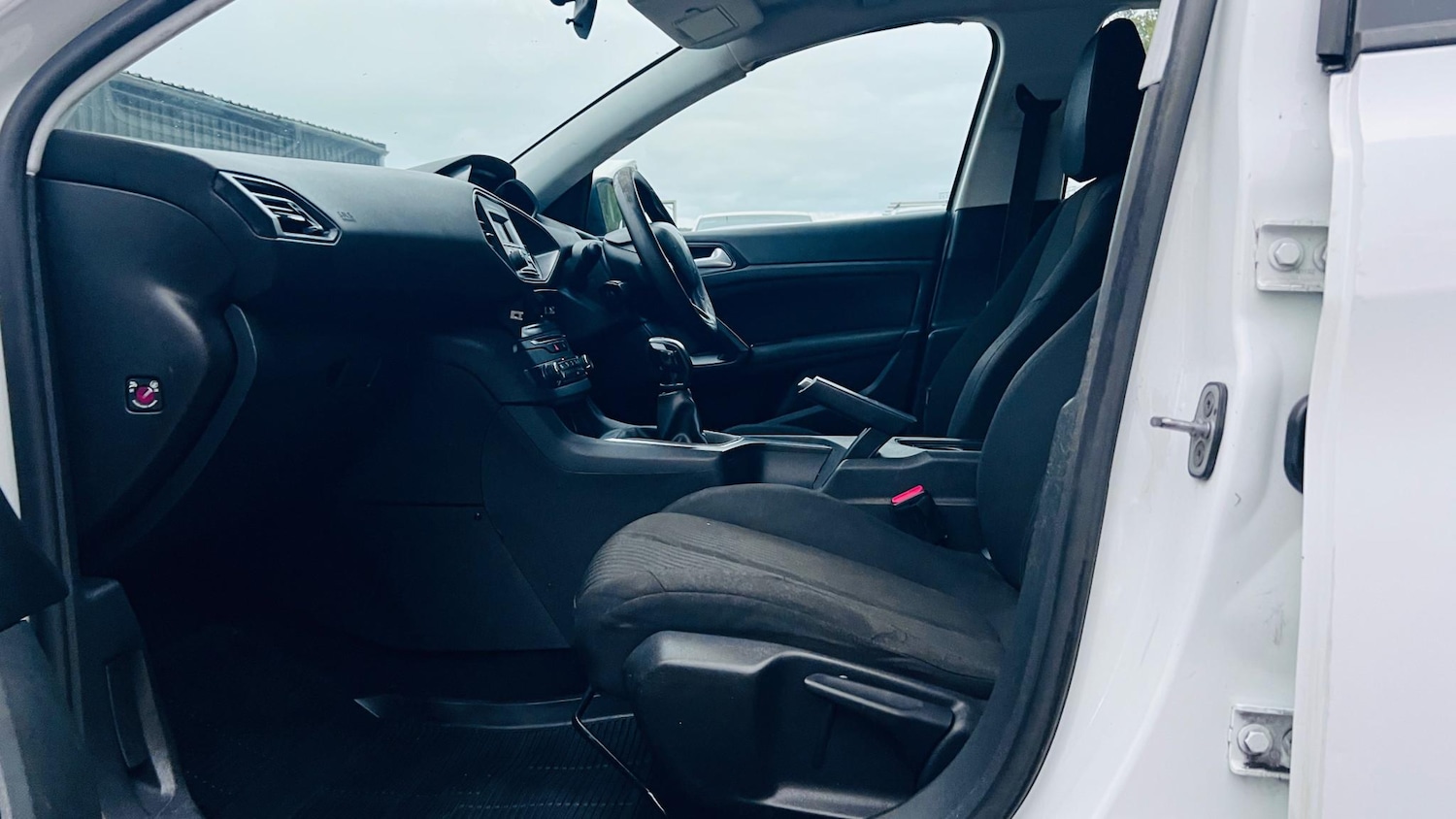 Used Peugeot 308 2015 for sale - 77149569: Photo 24