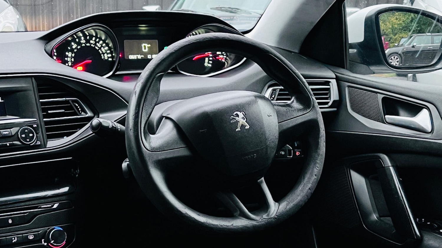 Used Peugeot 308 2015 for sale - 77149569: Photo 26