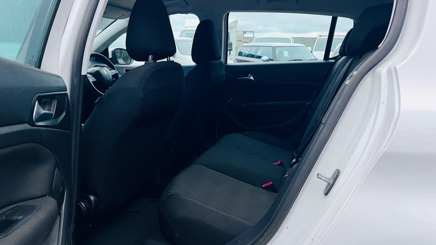 Used Peugeot 308 2015 for sale - 77363336: Photo 28