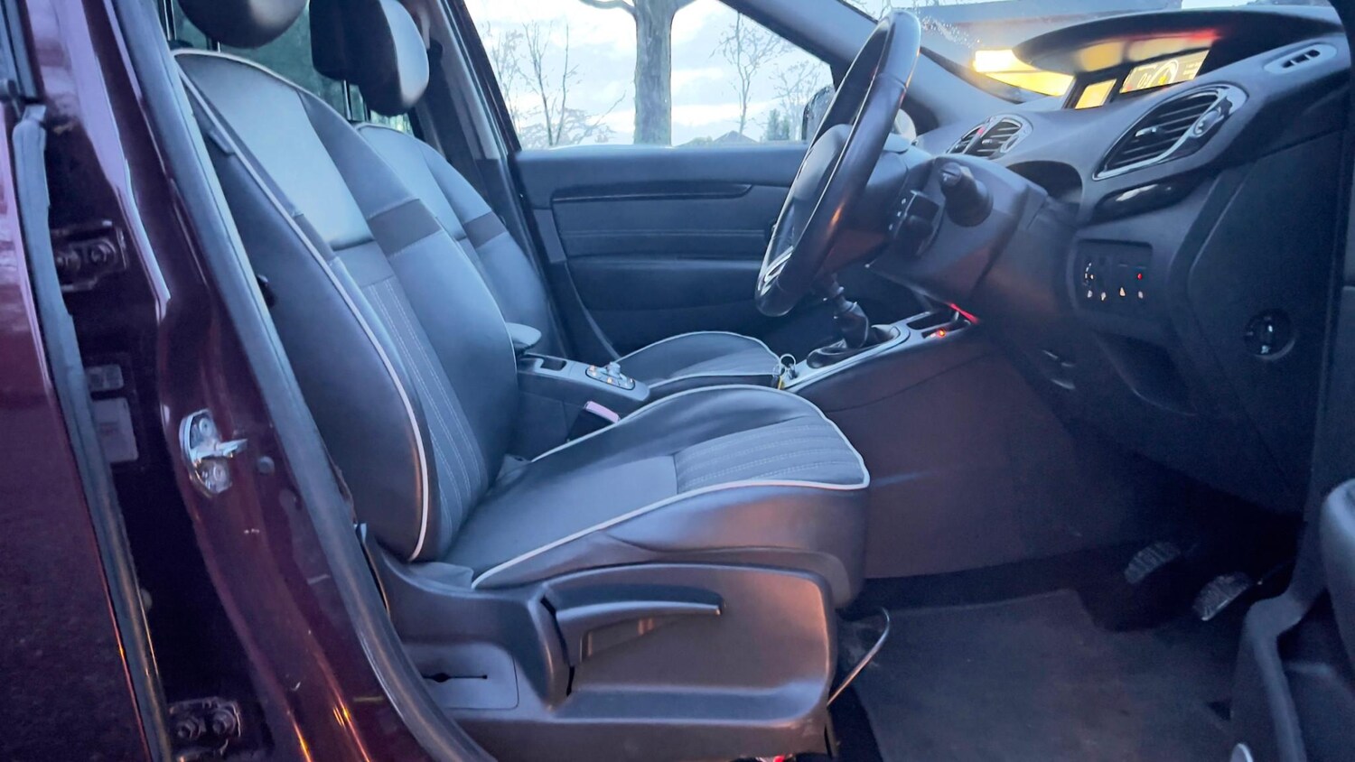 Used Renault Grand Scenic 2013 for sale - 77582393: Photo 35