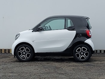 Used smart fortwo 2017 for sale - 77466600: Photo