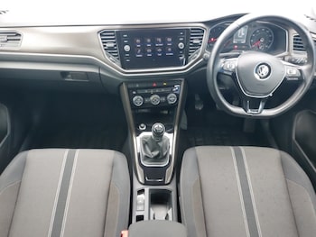 Used Volkswagen T-Roc 2019 for sale - 76166240: Photo