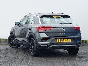 Used Volkswagen T-Roc 2019 for sale - 76166240: Photo