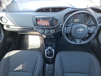 Used Toyota Yaris 2016 for sale - 79078082: Photo