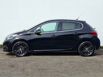 Used Peugeot 208 2015 for sale - 78973292: Photo