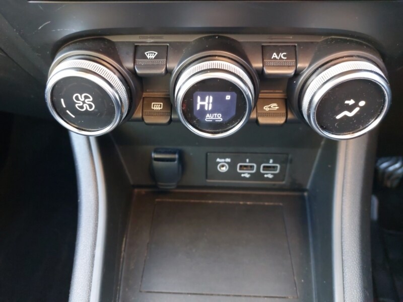 Used Renault Captur 2023 for sale - 77352950: Photo 12