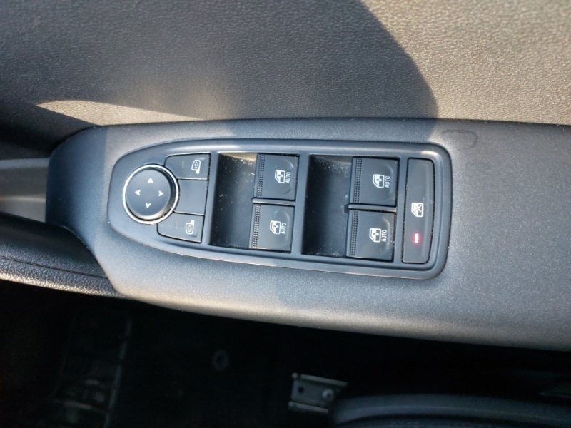 Used Renault Captur 2023 for sale - 77352950: Photo 18