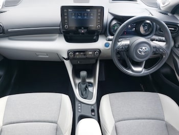 Used Toyota Yaris 2022 for sale - 75305603: Photo