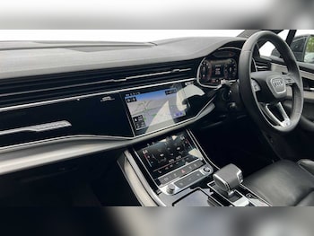 Used Audi Q7 2024 for sale - 76677857: Photo