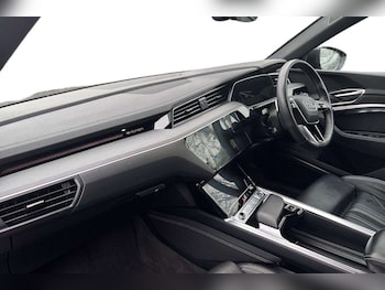 Used Audi Q8 2023 for sale - 77827302: Photo