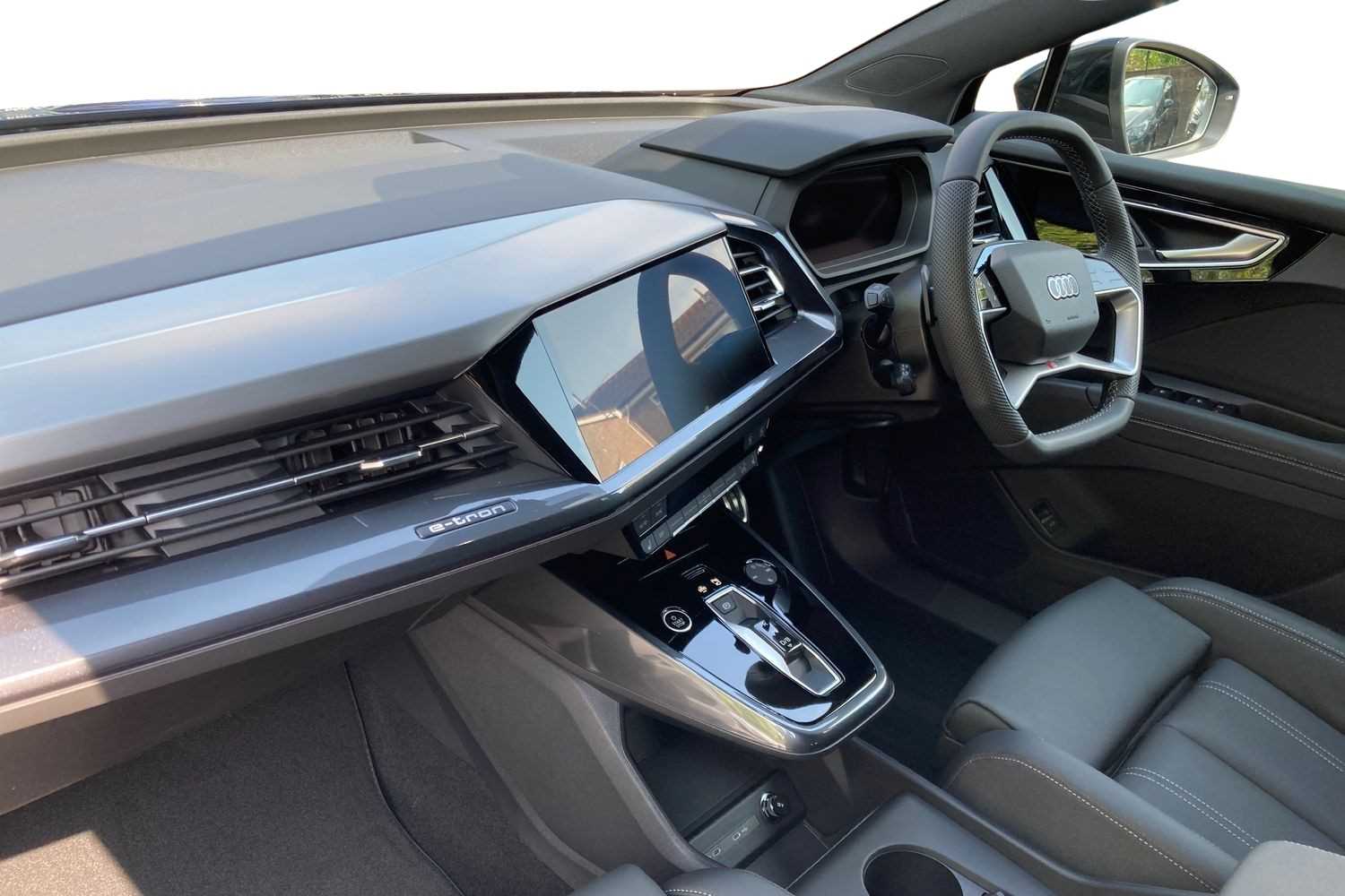 Used Audi Q4 e-tron 2025 for sale - 76063241: Photo 2