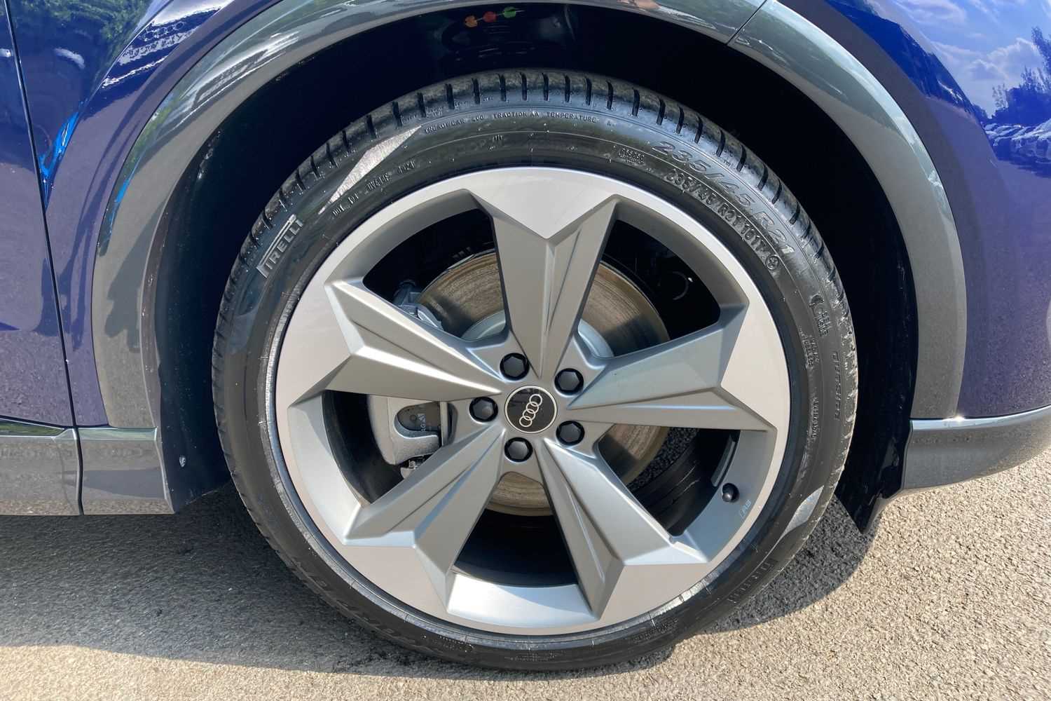 Used Audi Q4 e-tron 2025 for sale - 76063241: Photo 5
