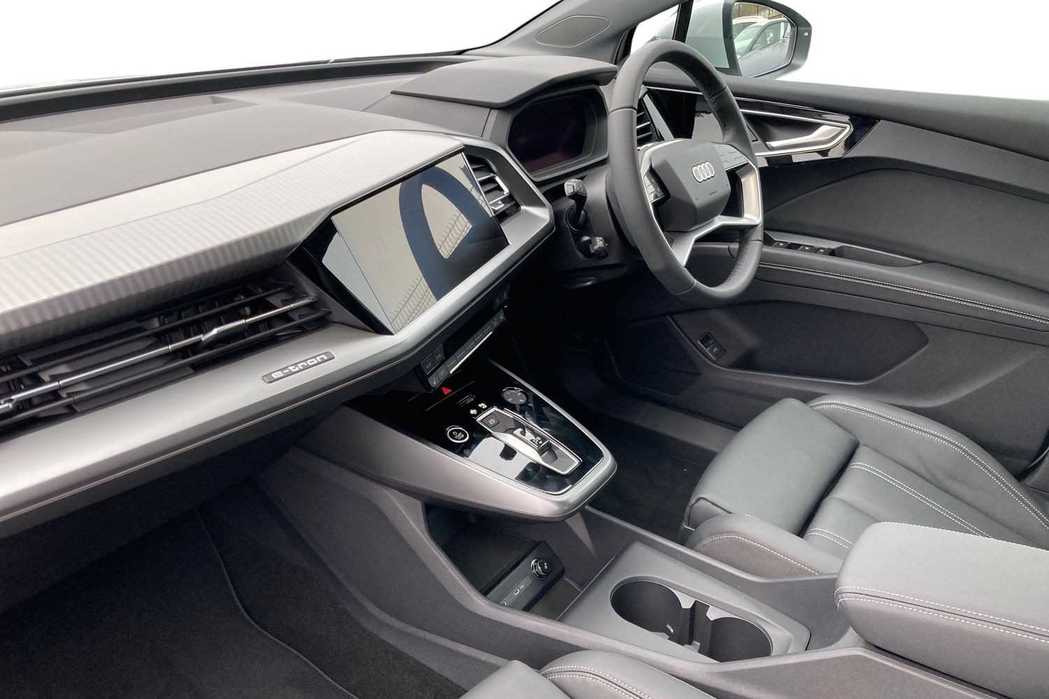 Used Audi Q4 e-tron 2025 for sale - 76022399: Photo 2