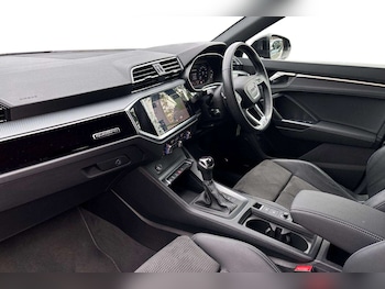 Used Audi Q3 2022 for sale - 76100620: Photo 2