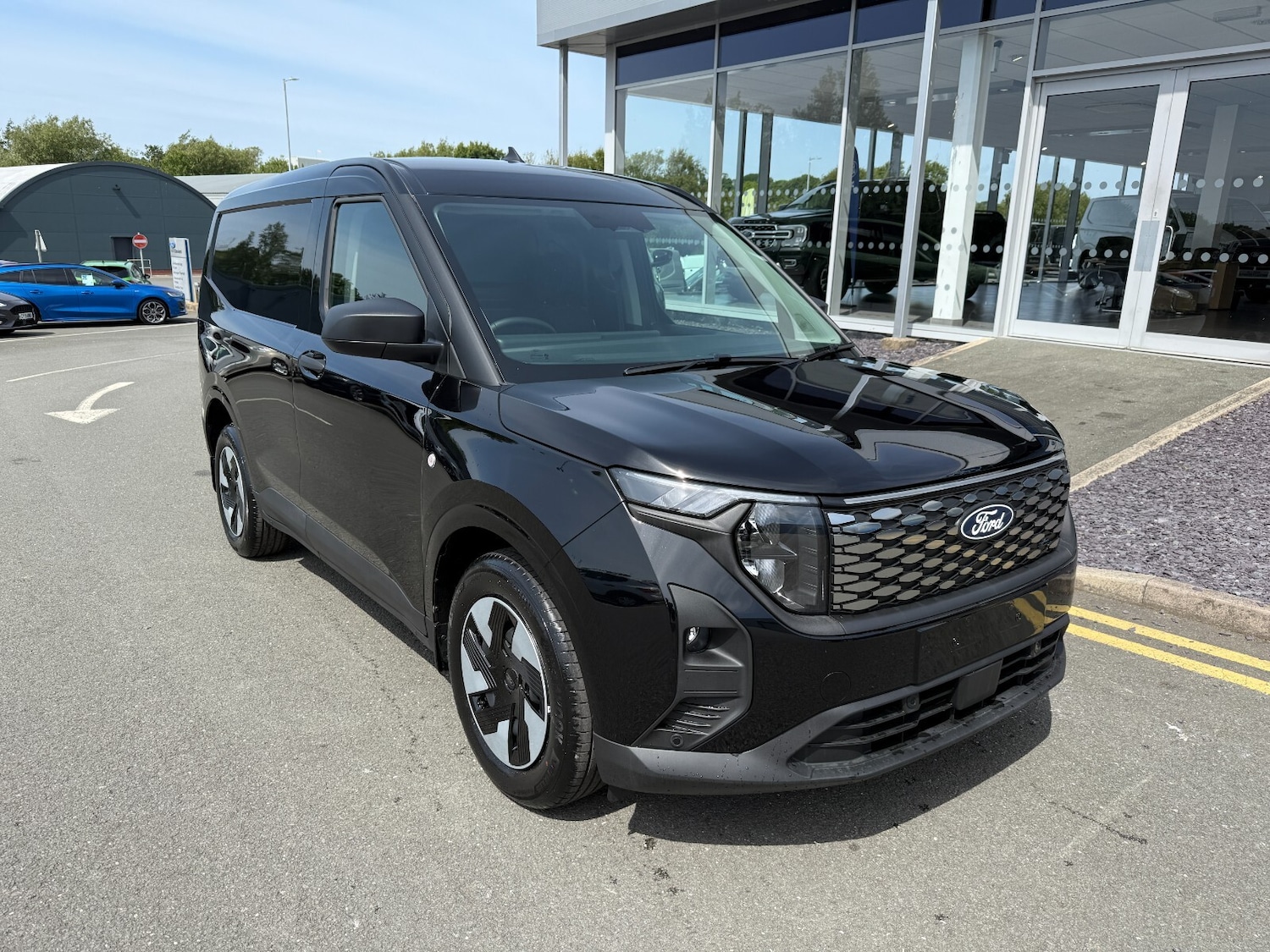 Used Ford Transit Courier for sale - 76622956: Photo 1