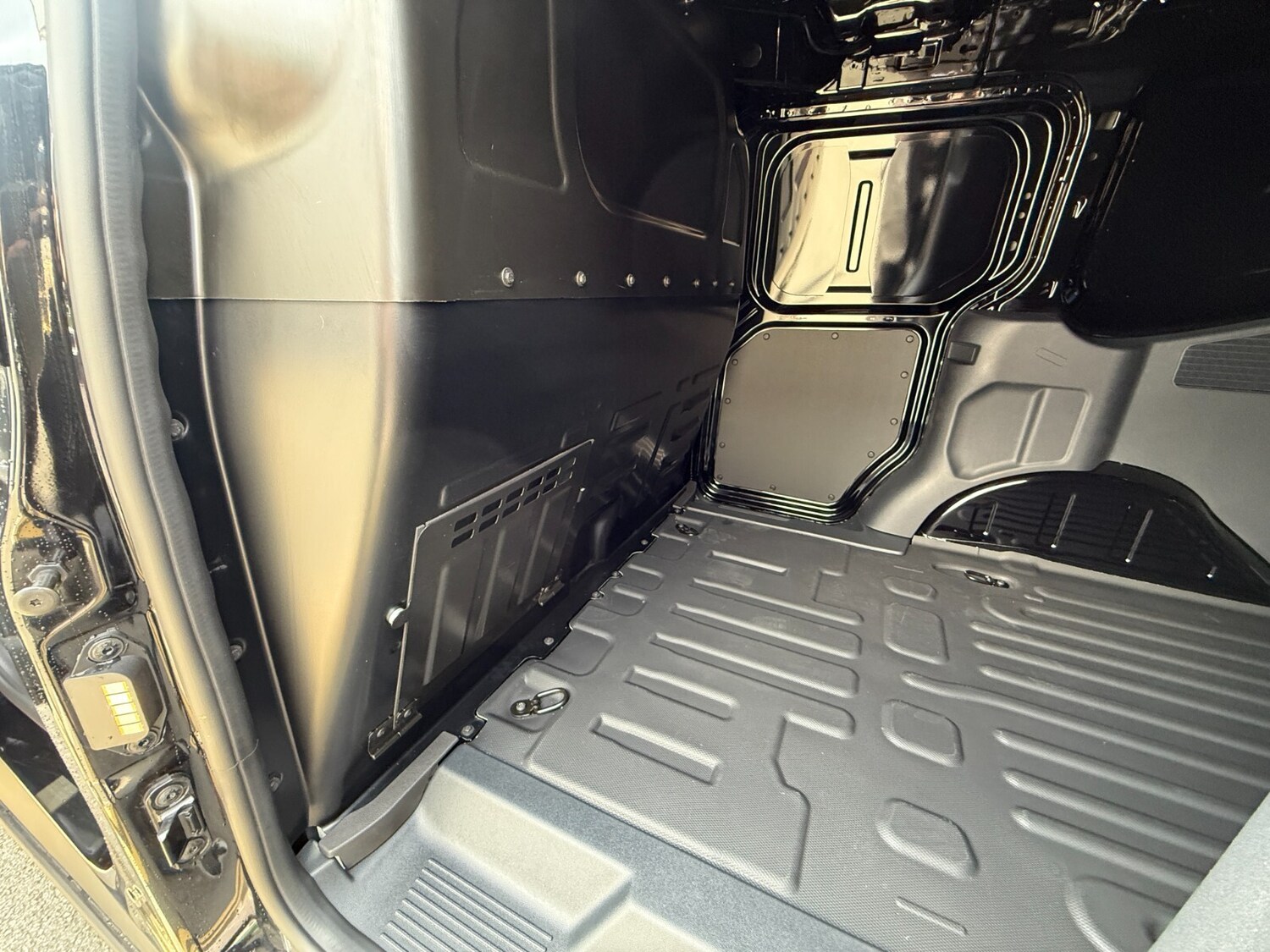 Used Ford Transit Courier for sale - 76622956: Photo 8