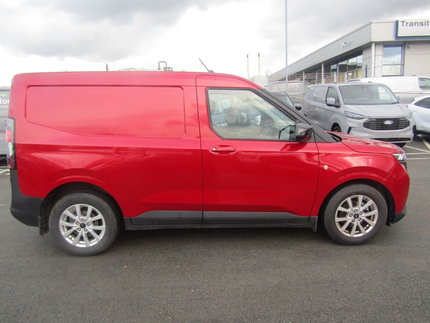 Used Ford Transit Courier 2024 for sale - 76630172: Photo 31