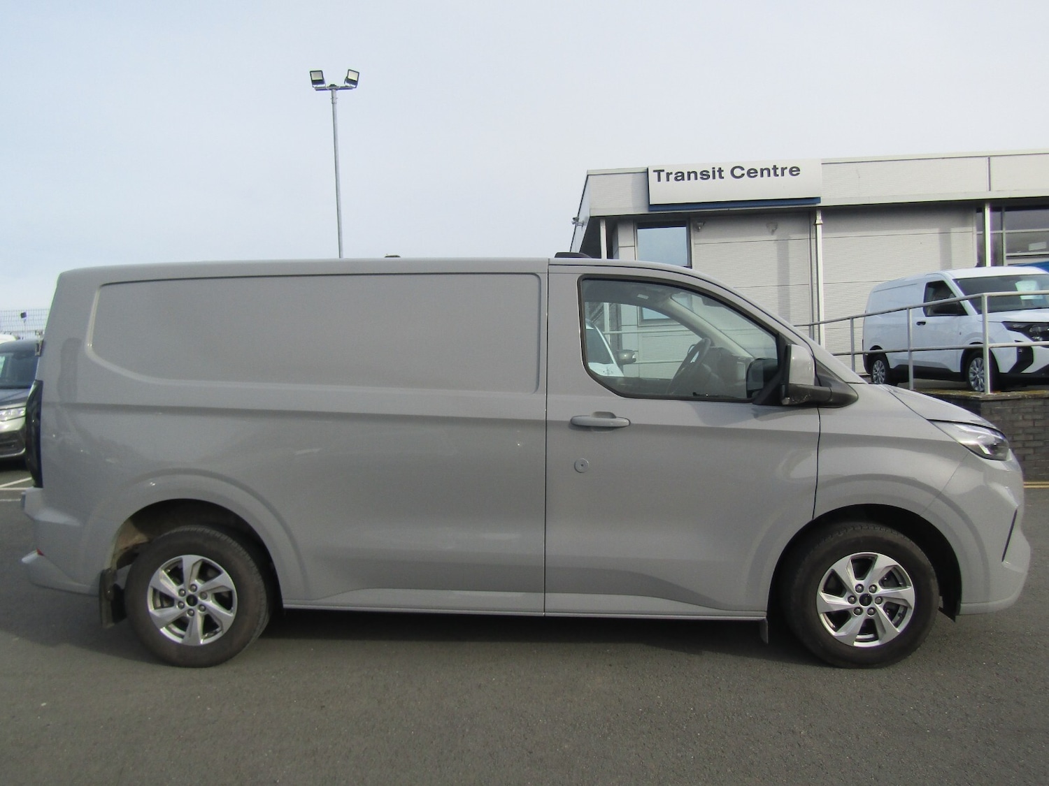 Used Ford Transit Custom 2024 for sale - 77588500: Photo 2