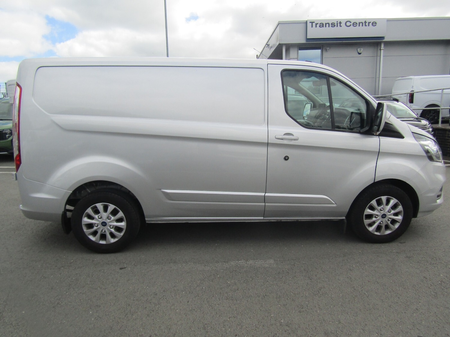 Used Ford Transit Custom 2023 for sale - 76276856: Photo 2