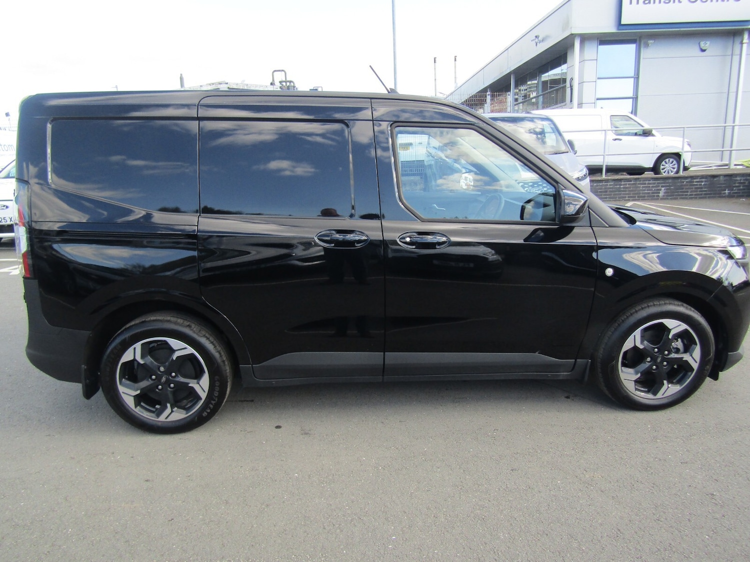 Used Ford Transit Courier 2025 for sale - 76276227: Photo 2