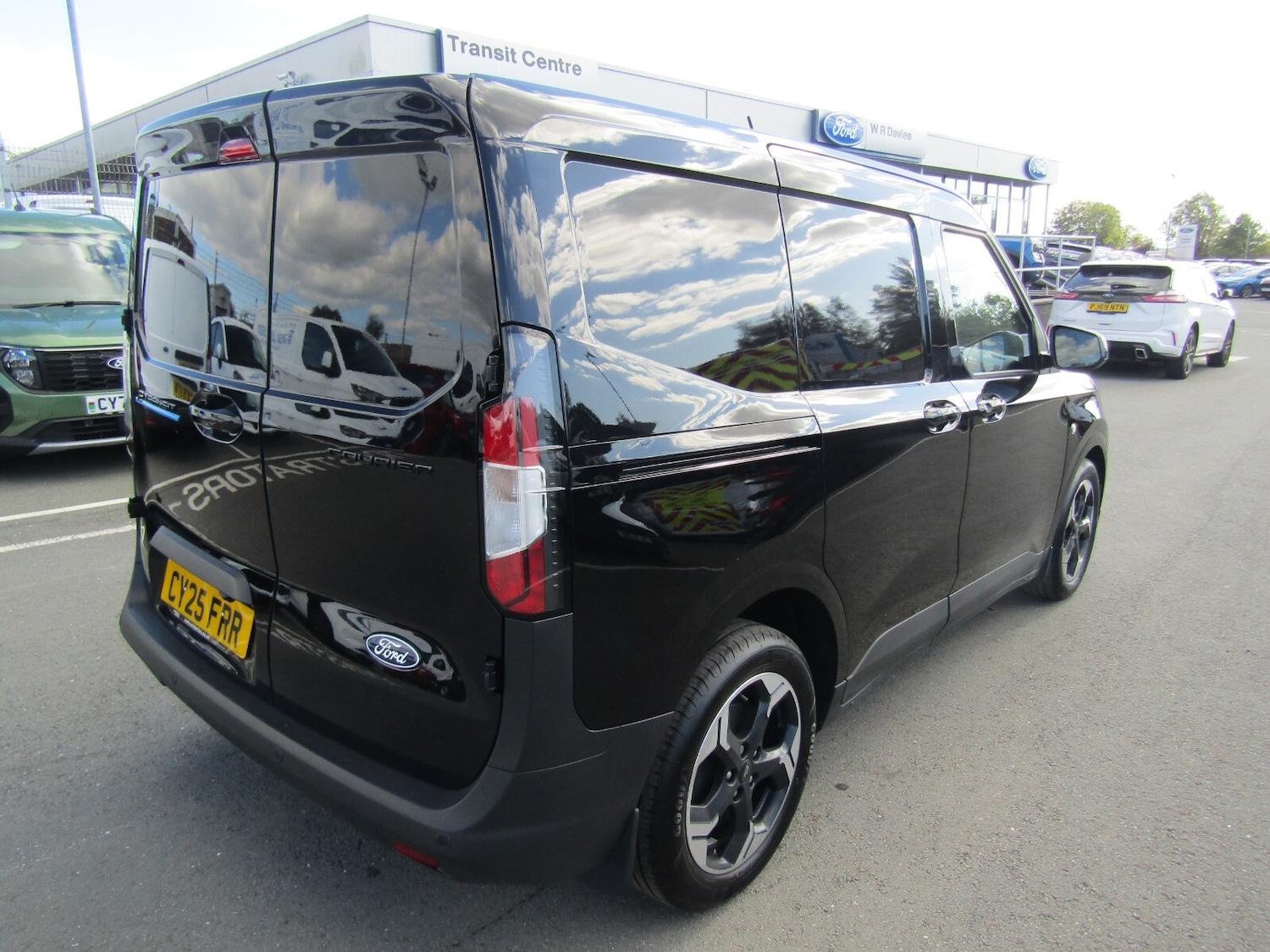 Used Ford Transit Courier 2025 for sale - 76276227: Photo 3