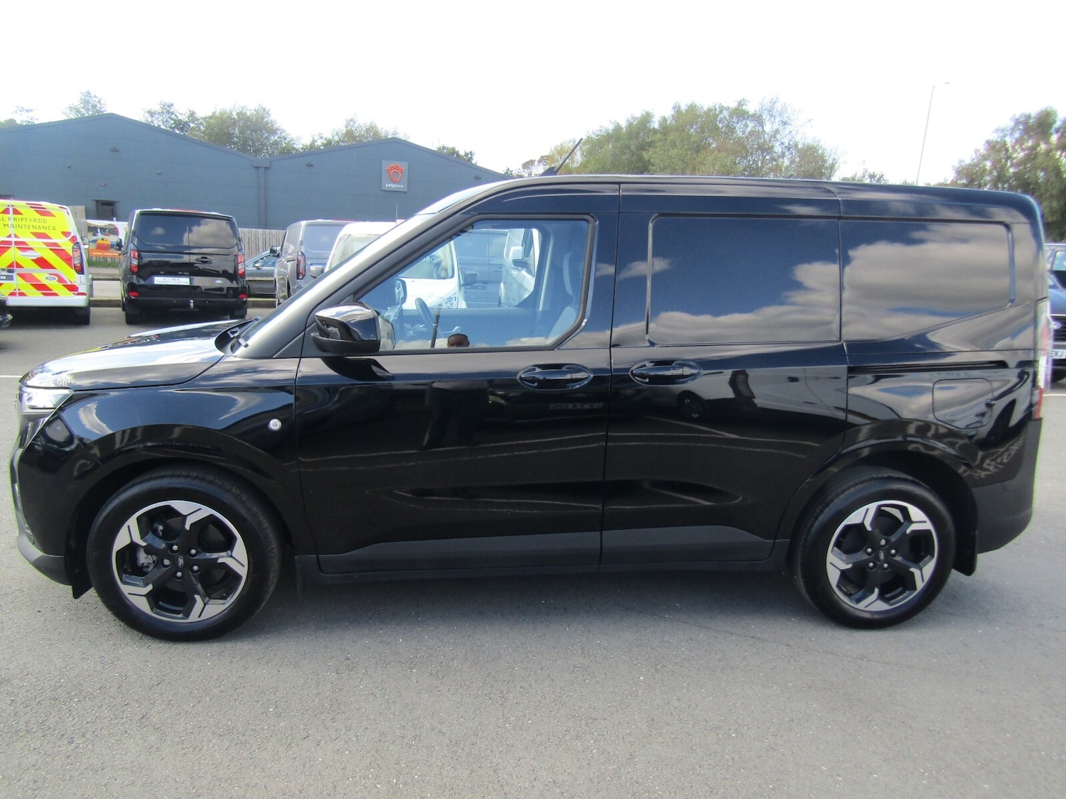 Used Ford Transit Courier 2025 for sale - 76276227: Photo 6