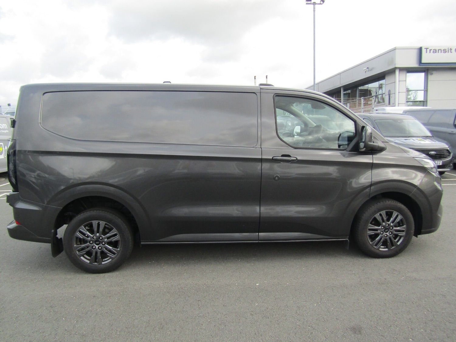Used Ford Transit Custom 2024 for sale - 76276223: Photo 2