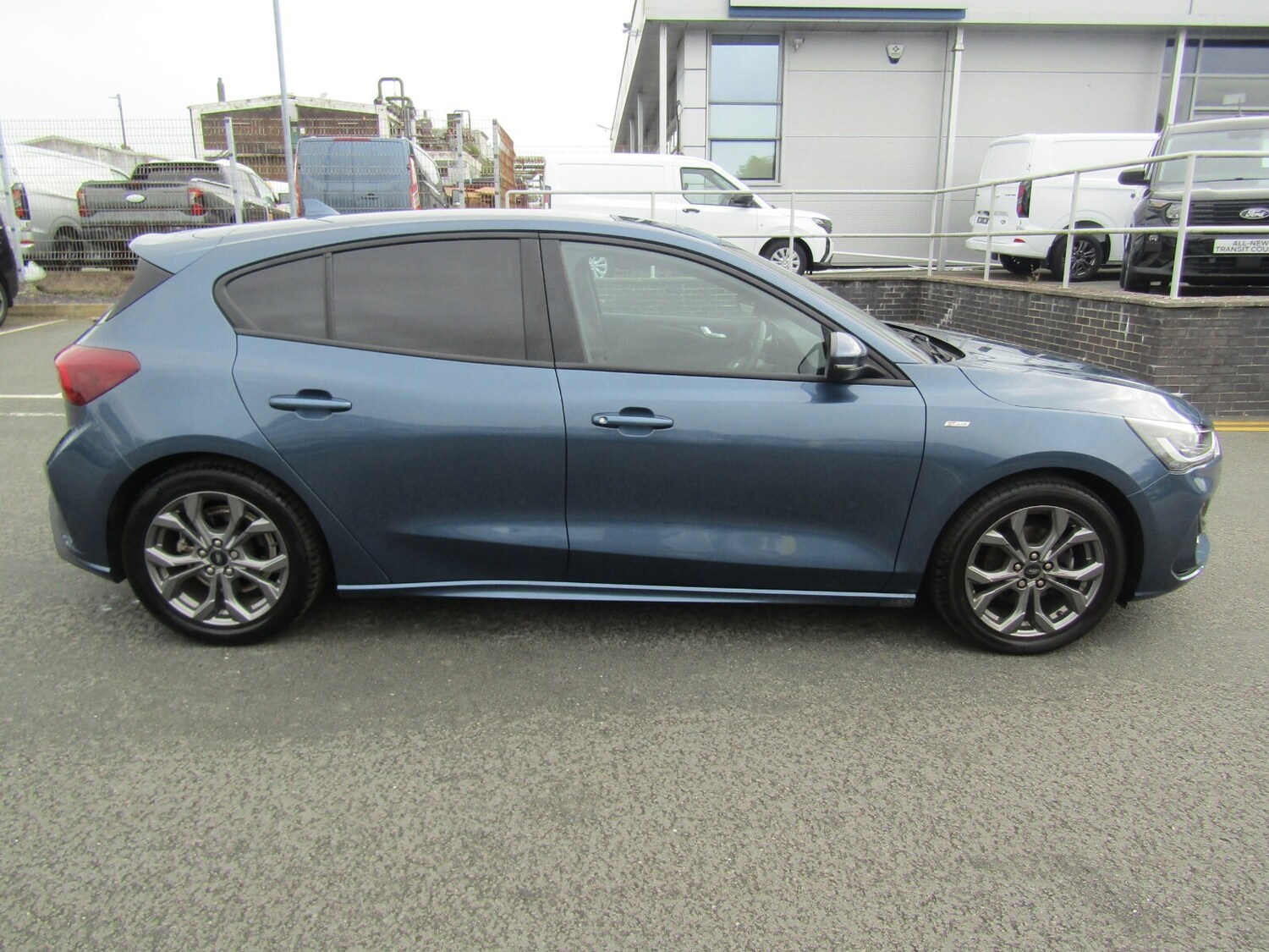 Used Ford Focus 2023 for sale - 76276720: Photo 2