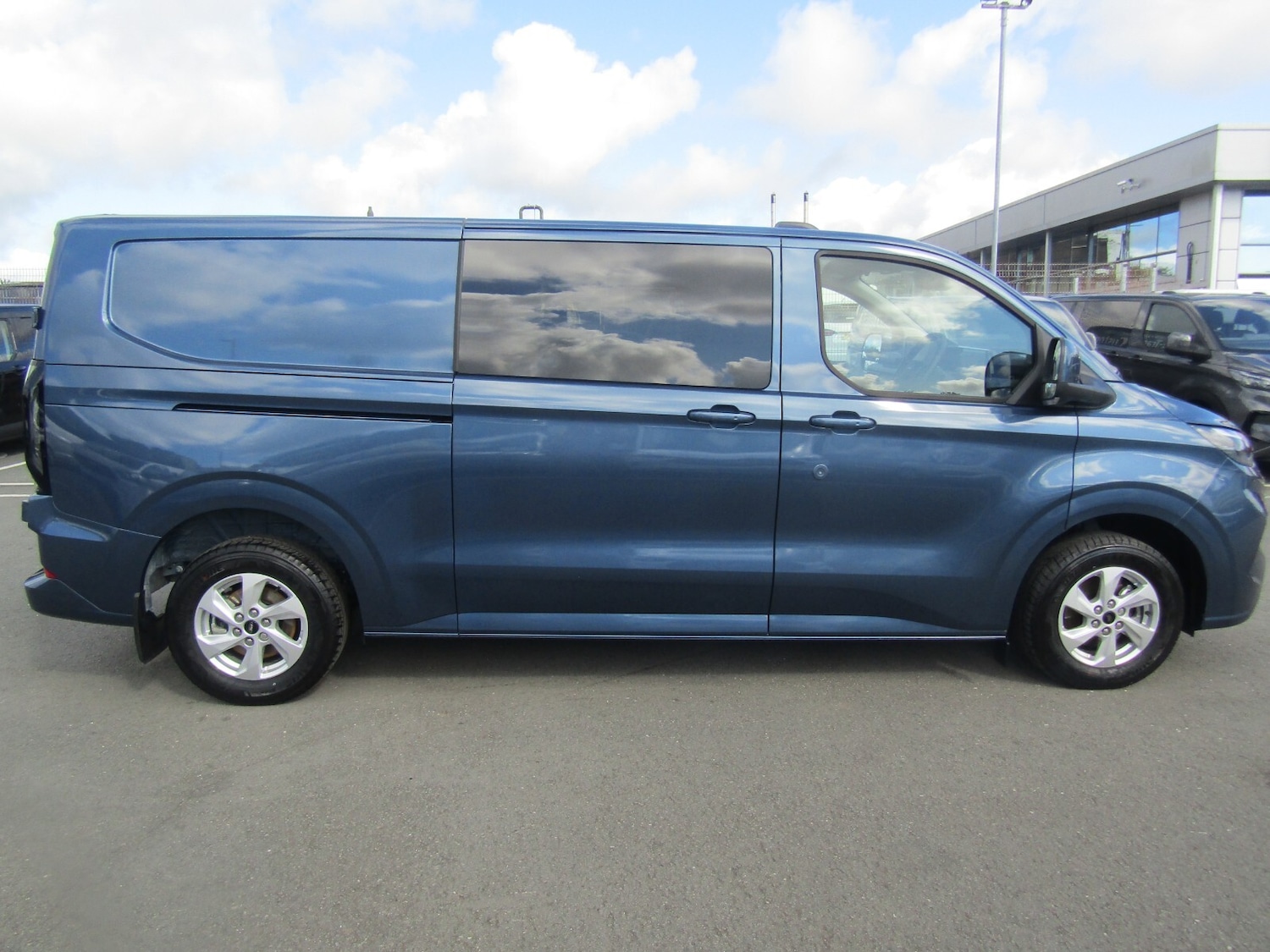 Used Ford Transit Custom 2024 for sale - 76276819: Photo 2