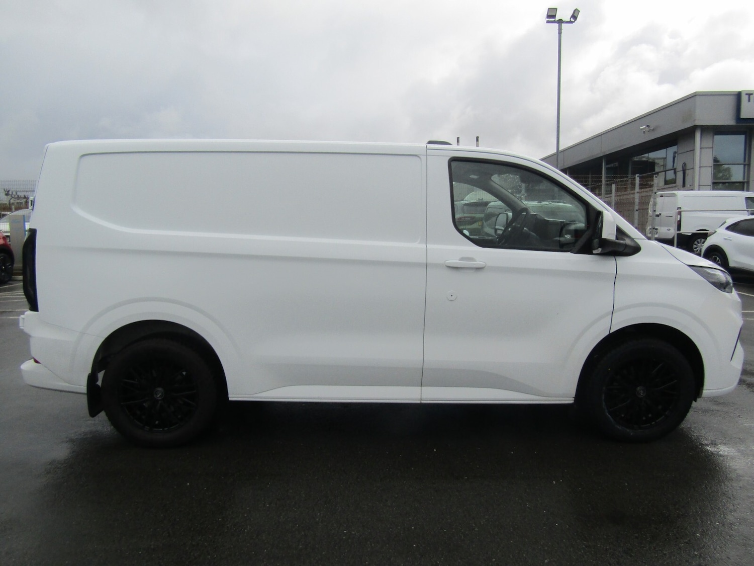 Used Ford Transit Custom 2024 for sale - 76276135: Photo 2