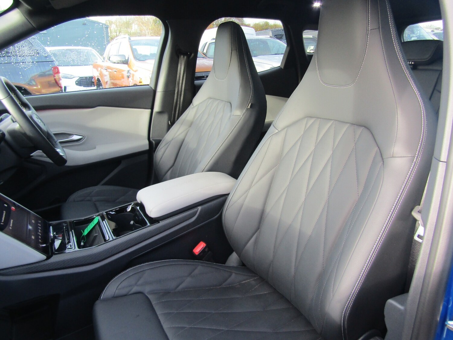 Used Ford Explorer 2024 for sale - 76276244: Photo 19