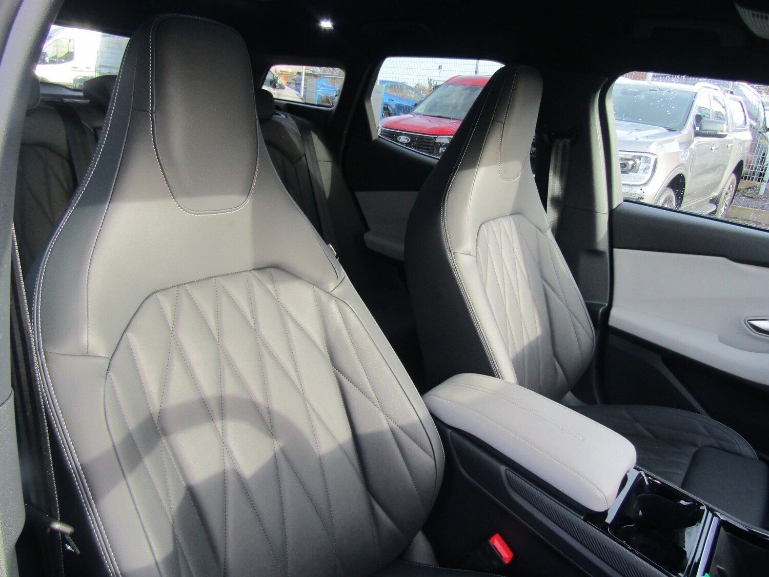 Used Ford Explorer 2024 for sale - 76276244: Photo 24