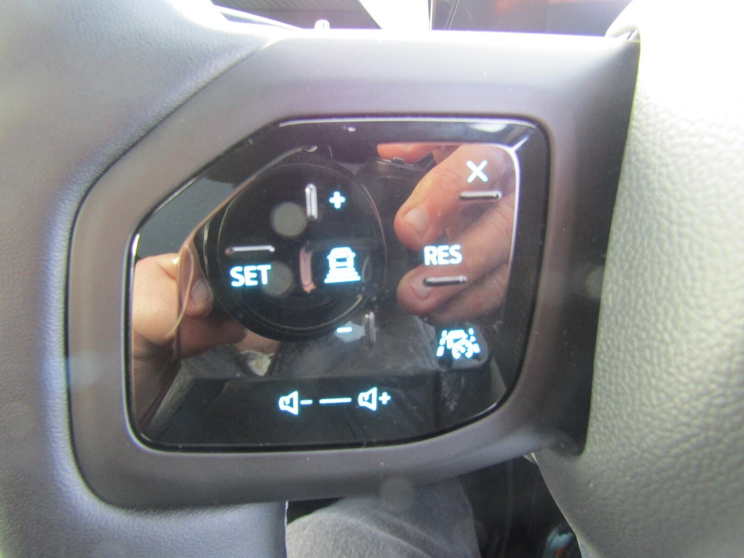 Used Ford Explorer 2024 for sale - 76276244: Photo 32