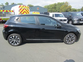 Used Renault Clio 2021 for sale - 76276398: Photo