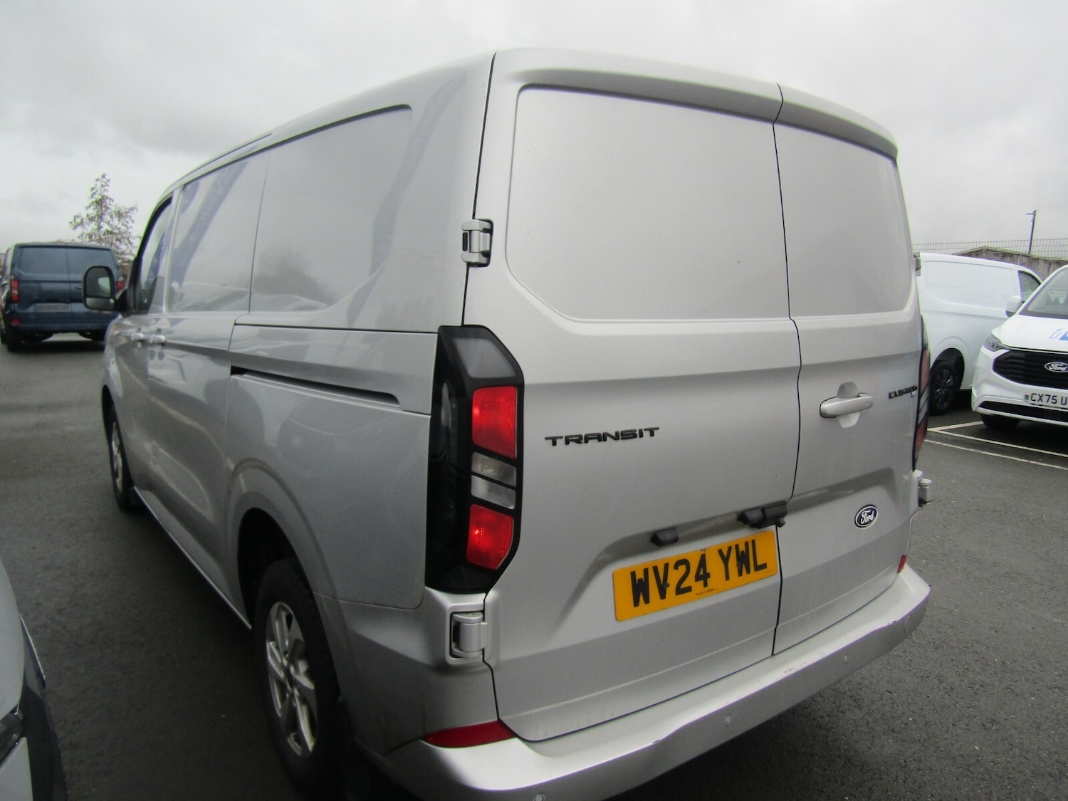 Used Ford Transit Custom 2024 for sale - 77690827: Photo 2