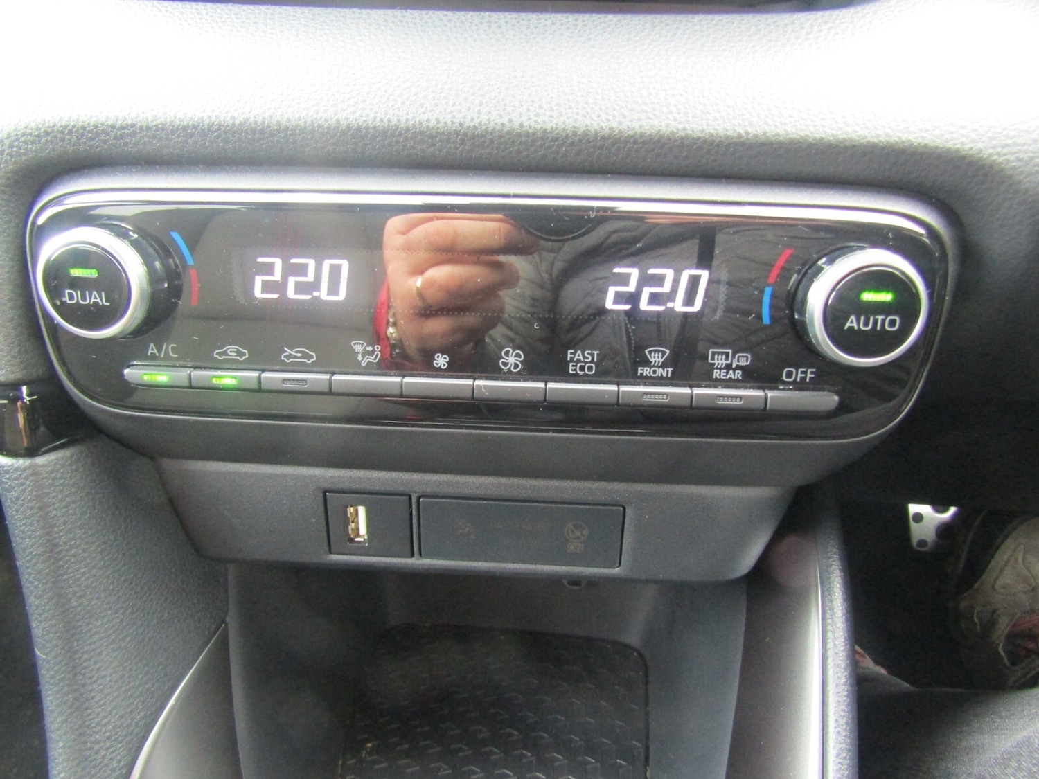 Used Toyota Yaris 2023 for sale - 76704330: Photo 25