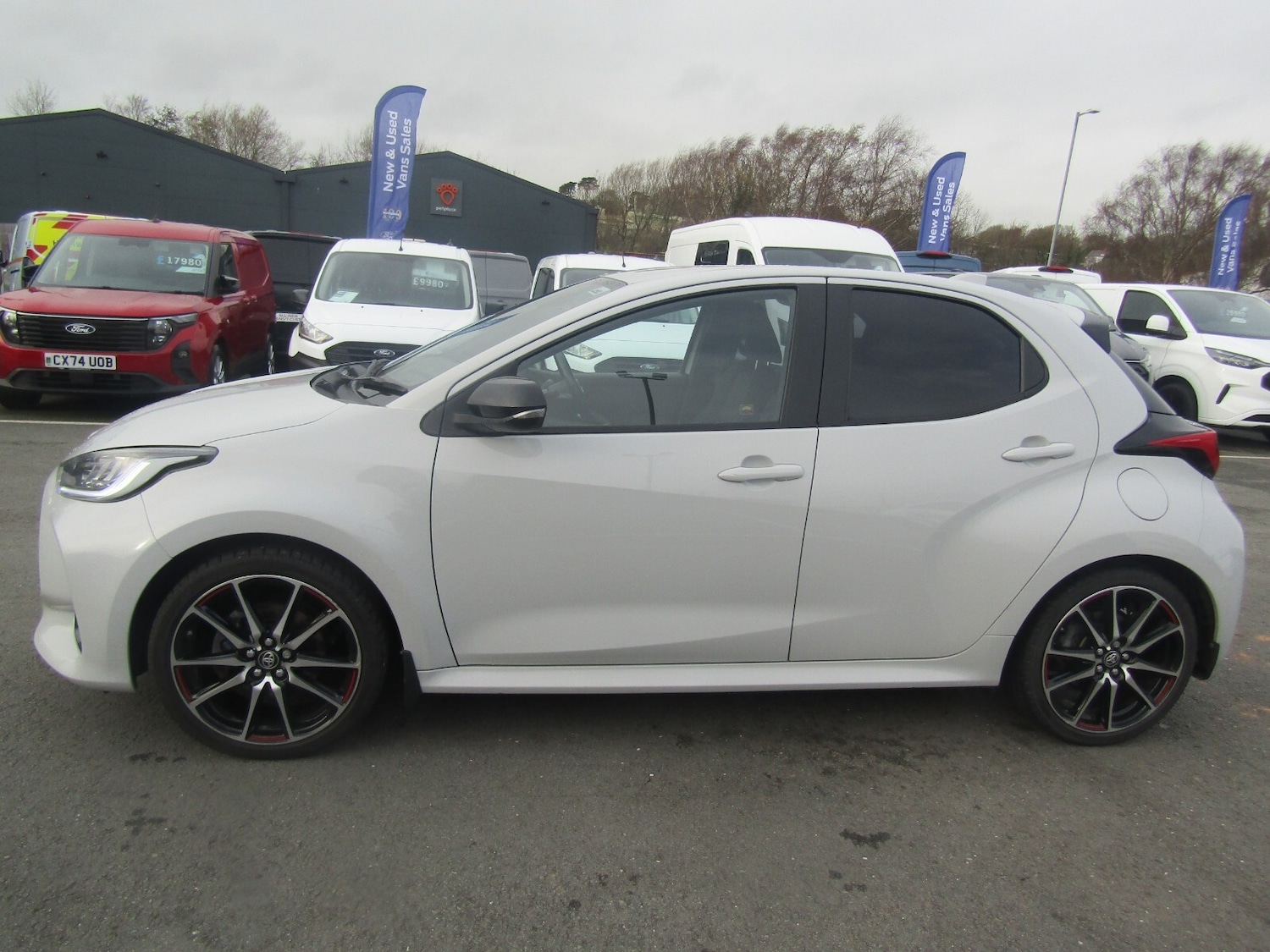 Used Toyota Yaris 2023 for sale - 76704330: Photo 39