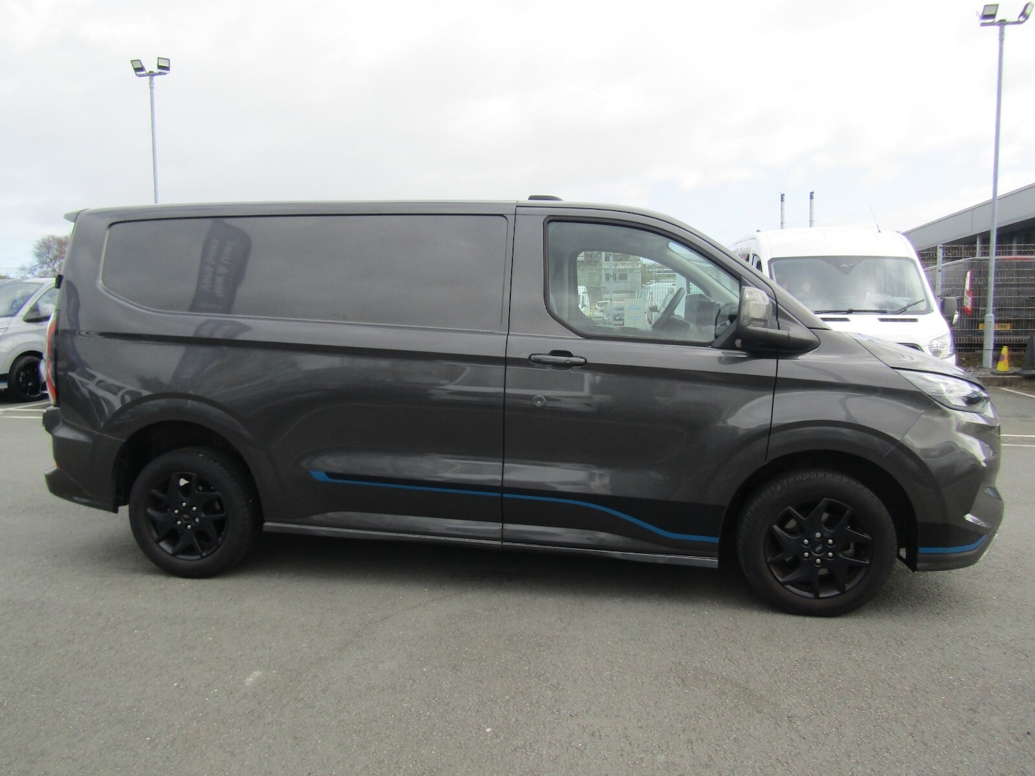 Used Ford Transit Custom 2025 for sale - 77833536: Photo 2