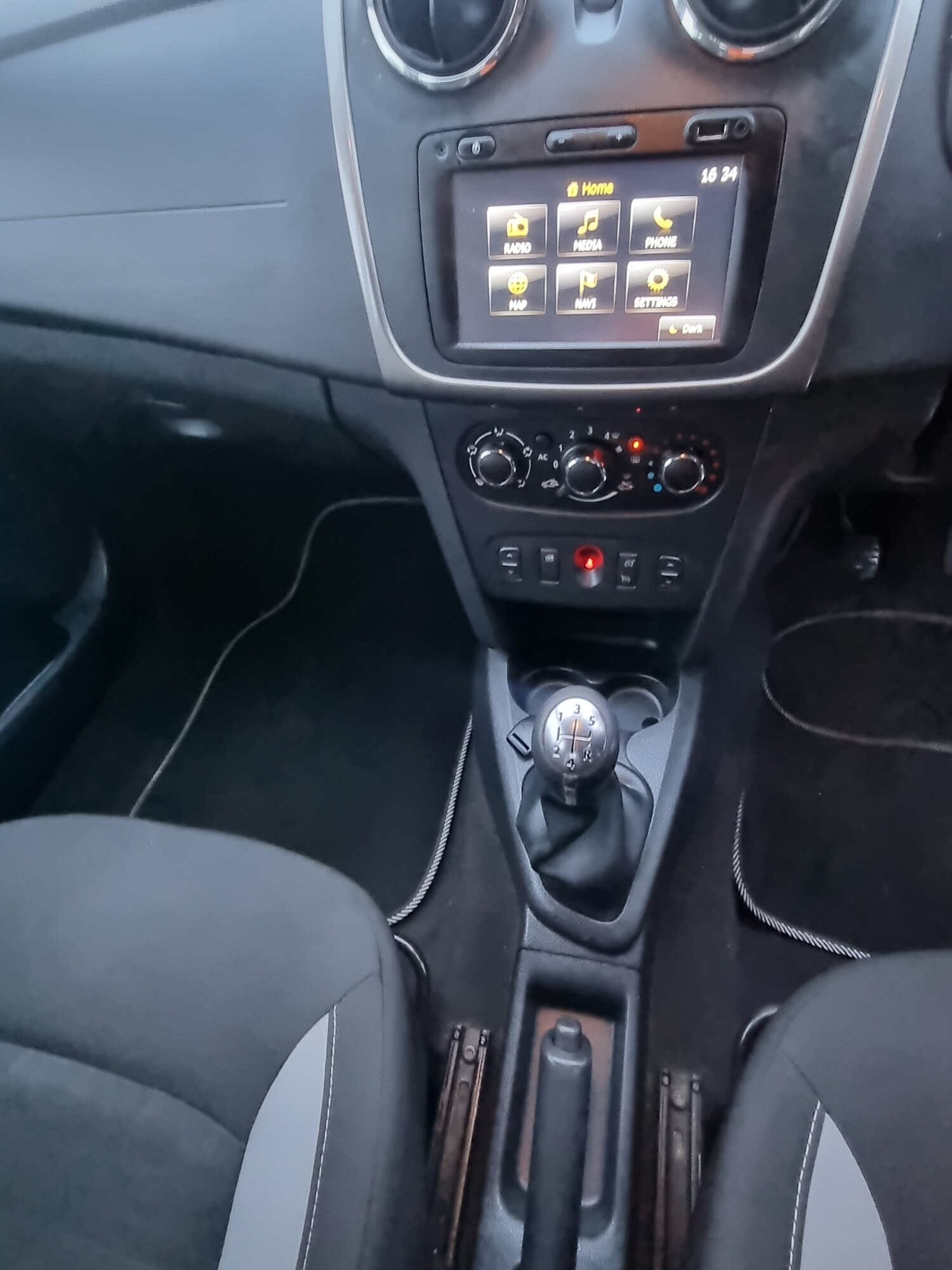 Used Dacia Sandero Stepway 2015 for sale - 77643252: Photo 14