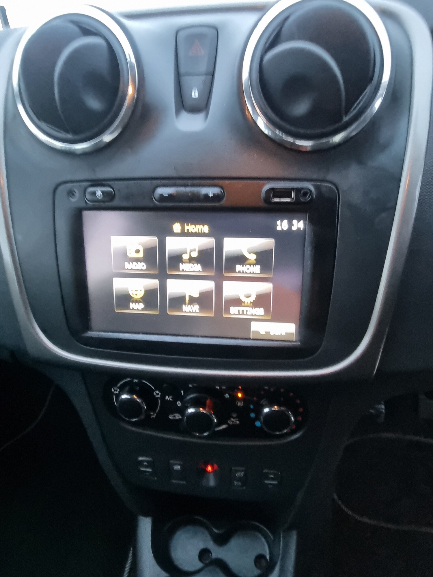 Used Dacia Sandero Stepway 2015 for sale - 77643252: Photo 16