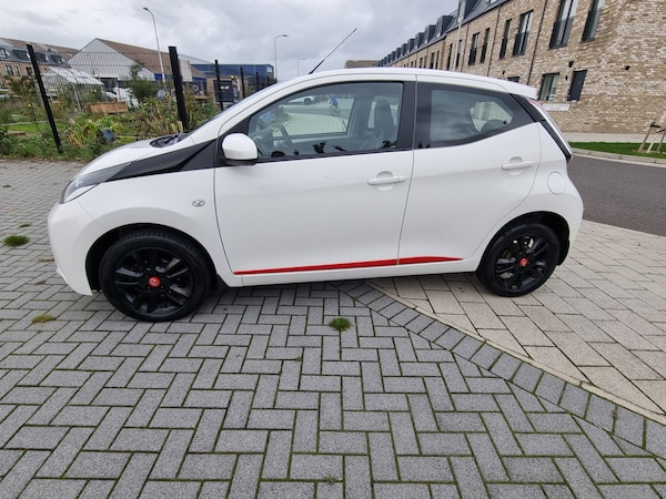 Used Toyota AYGO 2015 for sale - 76178150: Photo 6
