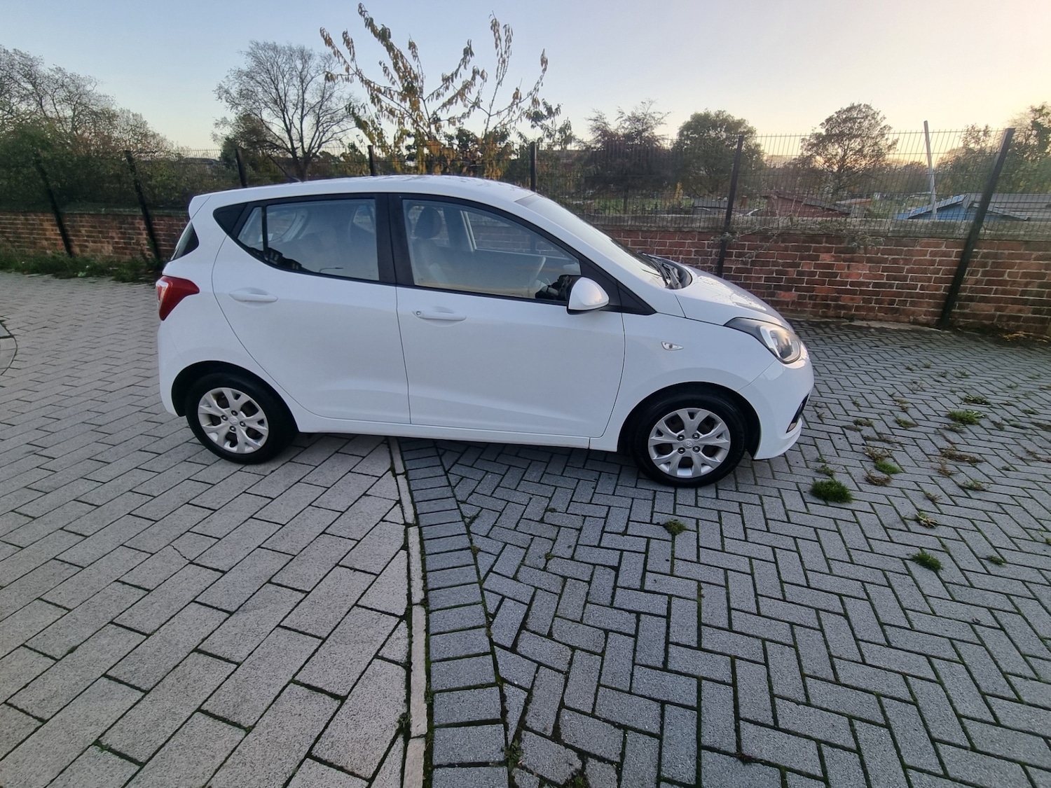Used Hyundai i10 2015 for sale - 76404510: Photo 2
