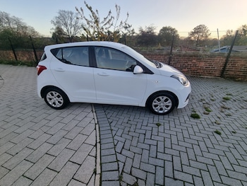 Used Hyundai i10 2015 for sale - 76404510: Photo