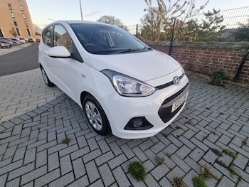 Used Hyundai i10 2015 for sale - 76404510: Photo