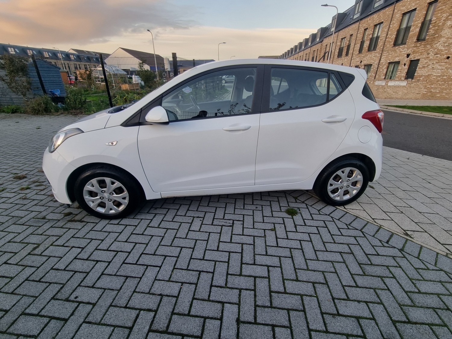 Used Hyundai i10 2015 for sale - 76404510: Photo 6