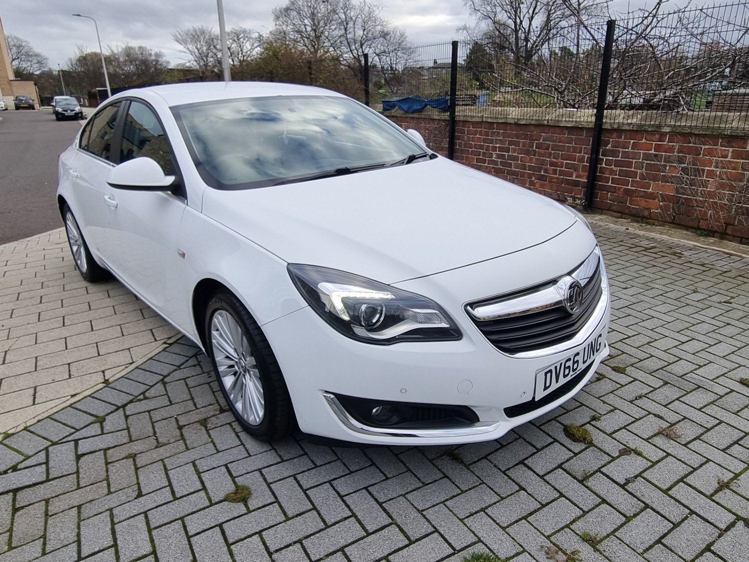 Used Vauxhall Insignia 2016 for sale - 76594761: Photo 2