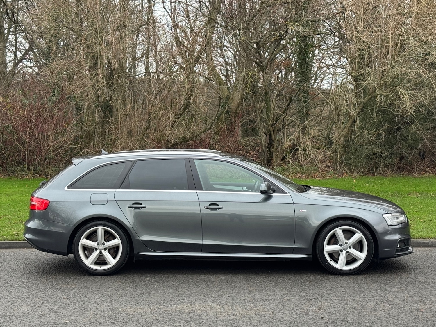 Used Audi A4 2013 for sale - 76982824: Photo 2