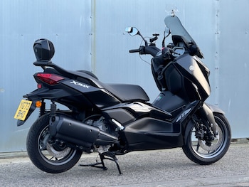 Used Yamaha XMAX 300 TECH MAX 2023 for sale - bike-77581413: Photo