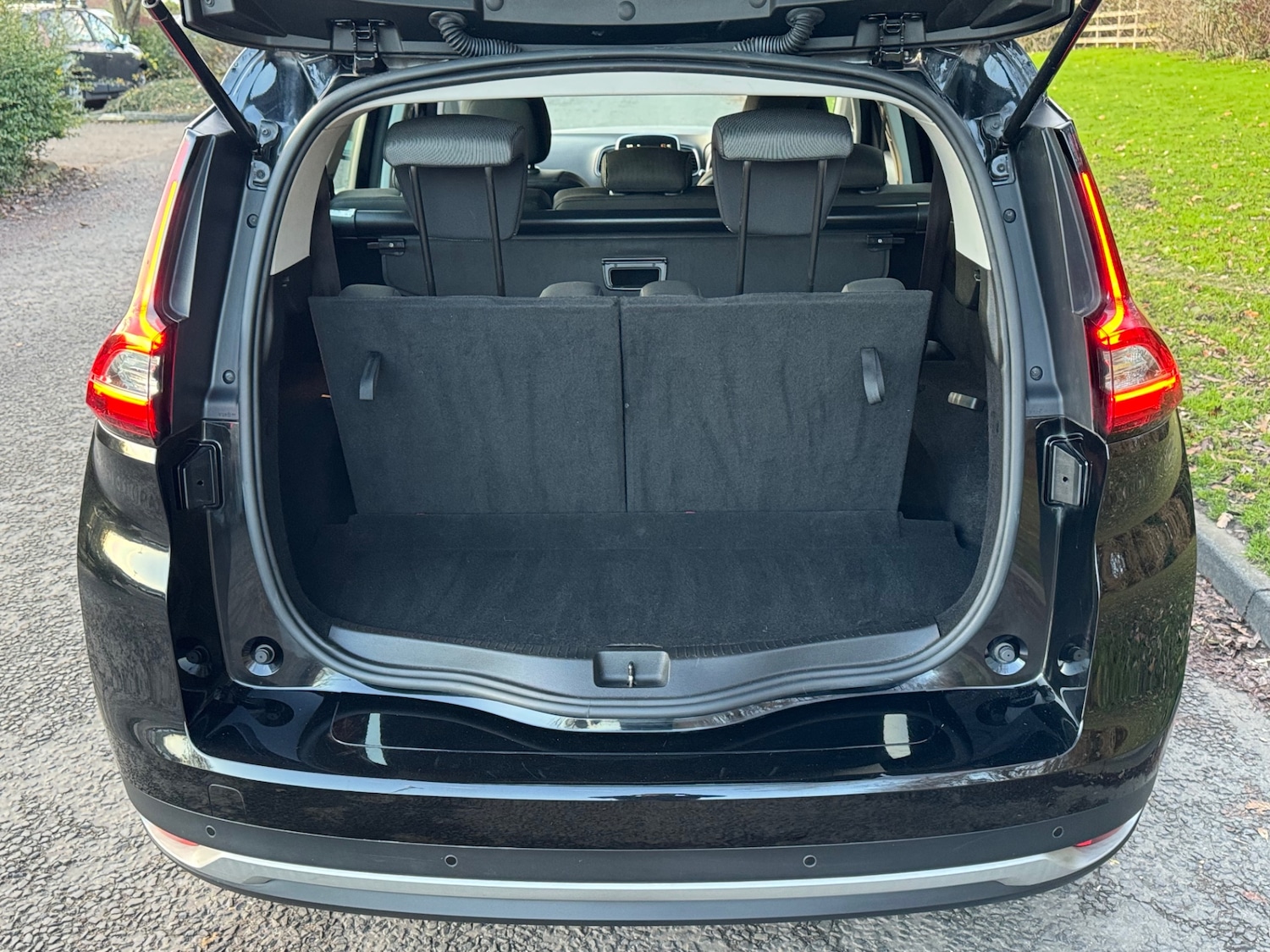 Used Renault Grand Scenic 2019 for sale - 76780529: Photo 11