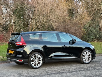 Used Renault Grand Scenic 2019 for sale - 76780529: Photo